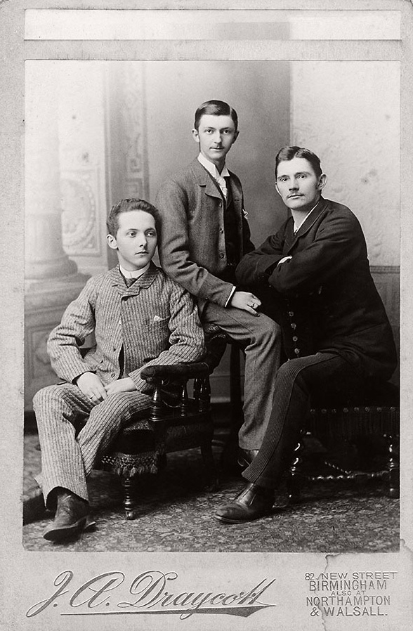 Found employment with the raw materials trader Adolphe Arbenz: Carl Fischer (centre) with Swiss friends in Birmingham 1888.