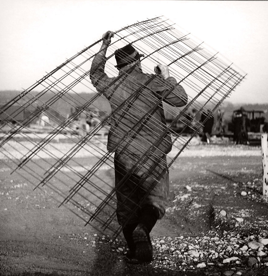 In den späten 1950er-Jahren begann Fischer mit der Herstellung von Bewehrungen und beteiligte sich an der Mattenfabrik Tektonik.